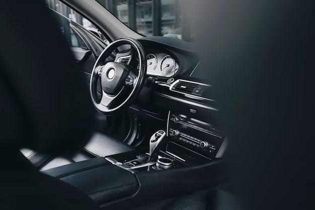 Interieur voiture sombre premium nettoyage detailing Veloria