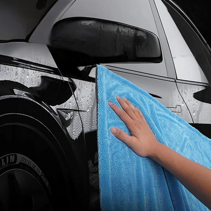Serviette microfibre Veloria bleue ultra-absorbante pour le séchage sans traces de la carrosserie automobile