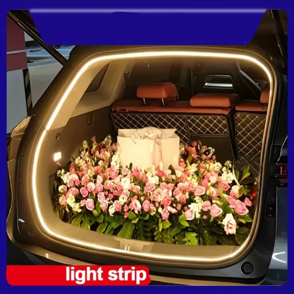Bande LED Veloria pour coffre de voiture avec éclairage automatique, flexible et adhésive, installée dans un coffre
