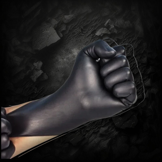 Gant jetable en nitrile noir Veloria pour detailing automobile, offrant une excellente protection et une bonne prise.
