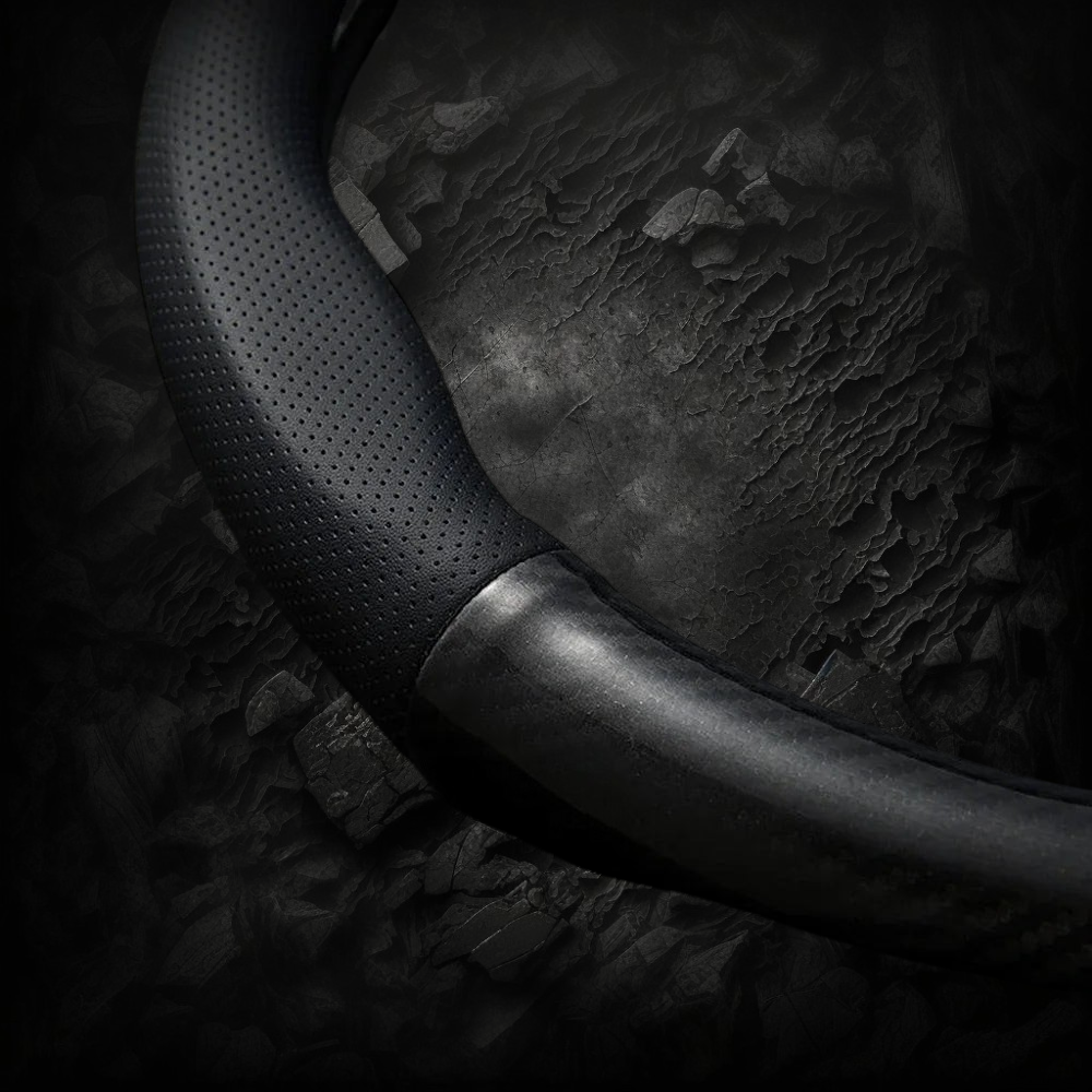 Housse de volant Veloria en cuir synthétique noir avec texture effet carbone 3D et perforations antidérapantes